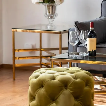 At Santacroce * فلورنس