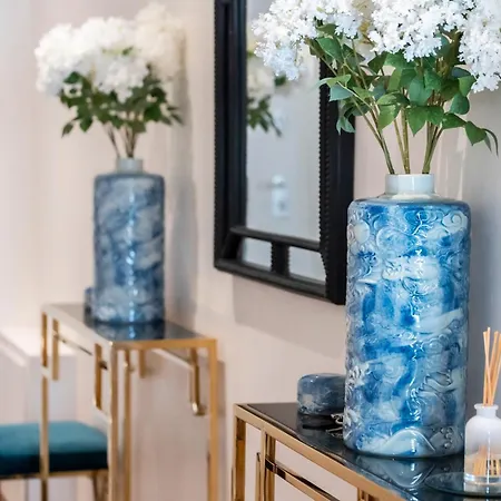 At Santacroce * فلورنس