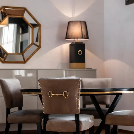 At Santacroce Apartman Firenze