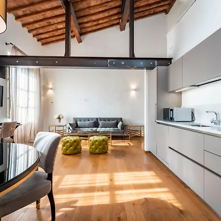 At Santacroce Apartman Firenze